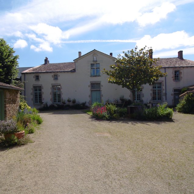 Cour de la Mairie